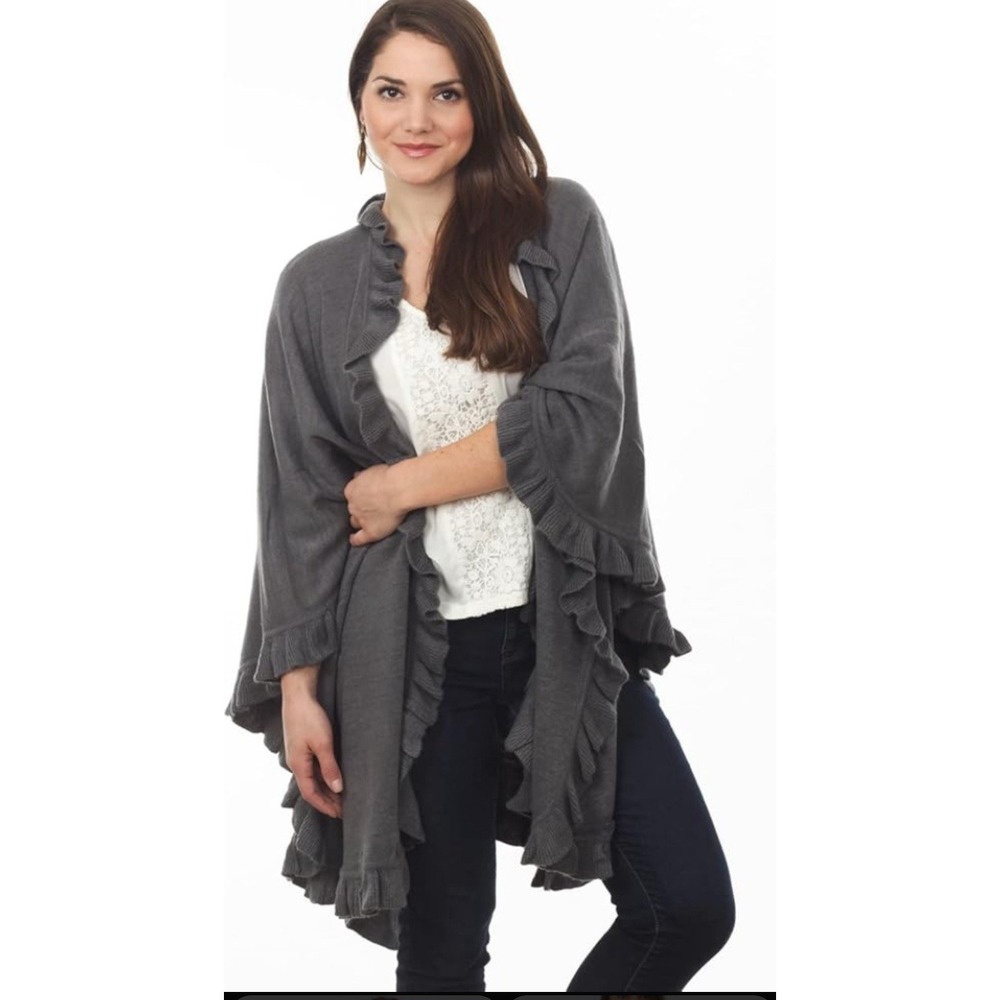 Nordstrom scarf with ruffles gray 90% wool and 10% cashmere One Size